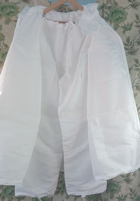 Білий маскувальний комплект