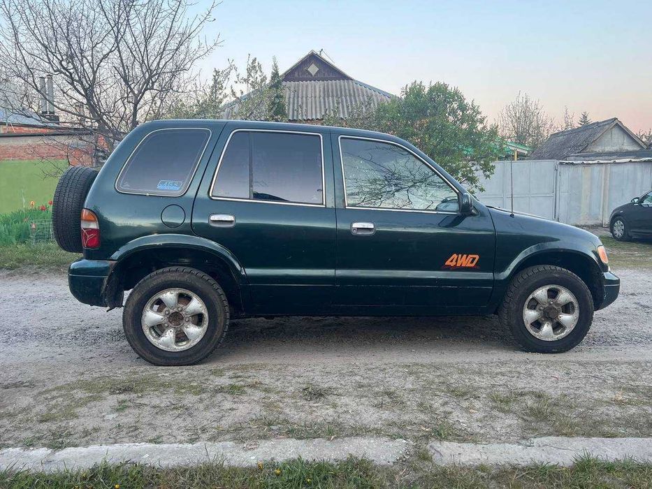 Продам КIA Спортедж 1996 року на повному ходу.до ноября по техпаспорту 2700дол