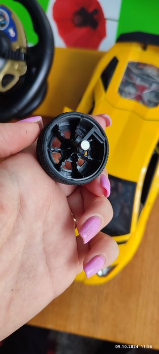 Машинка на радіокерувані