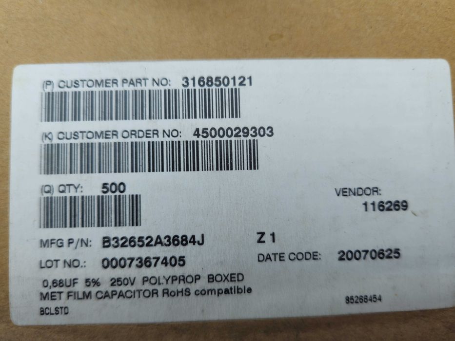 Kondensator 0,68 mf.  250 V  - 250 szt.