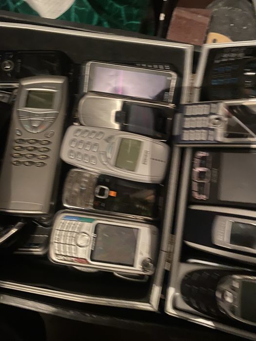 Tenho para venda para os amantes de telemóveis antigos