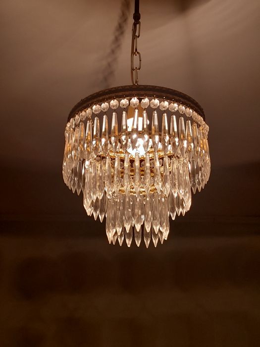 Продається кришталева люстра