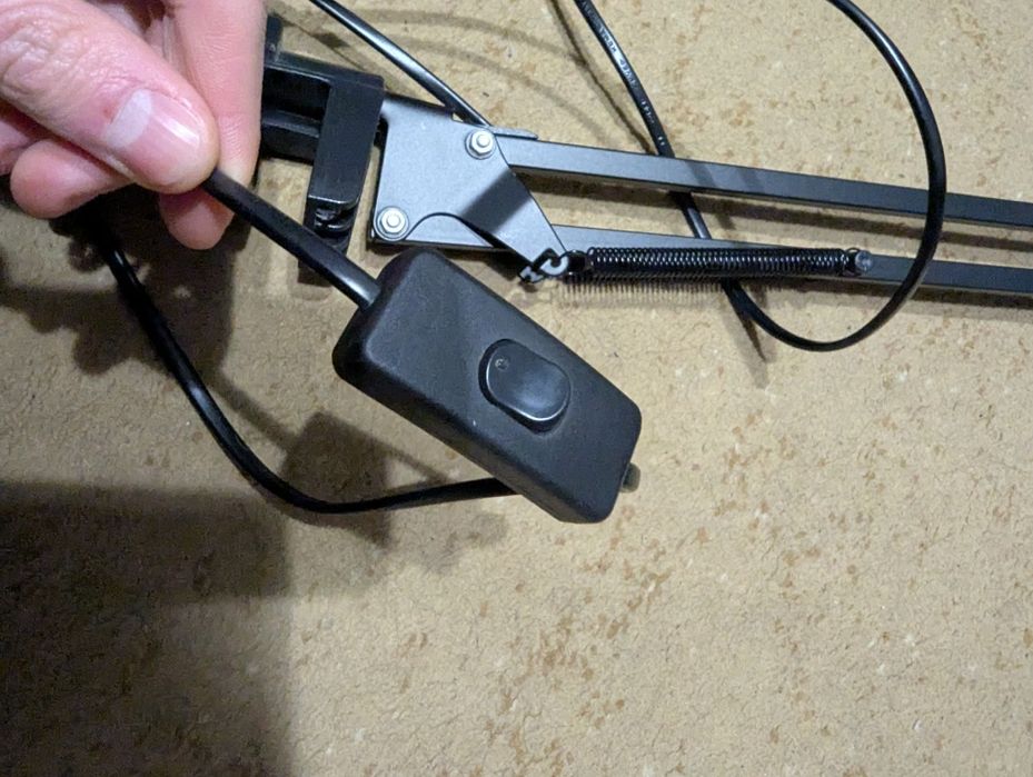 Настільна LED лампа з регулюванням по висоті/нахилу