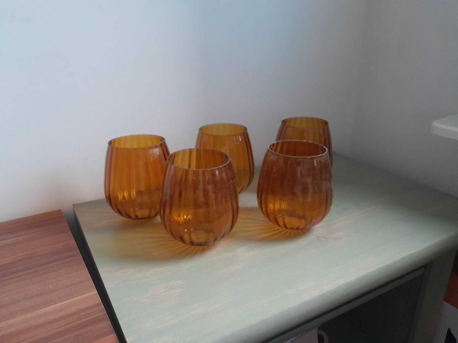 Klosze pięć sztuk. Pięknie oświetlają.