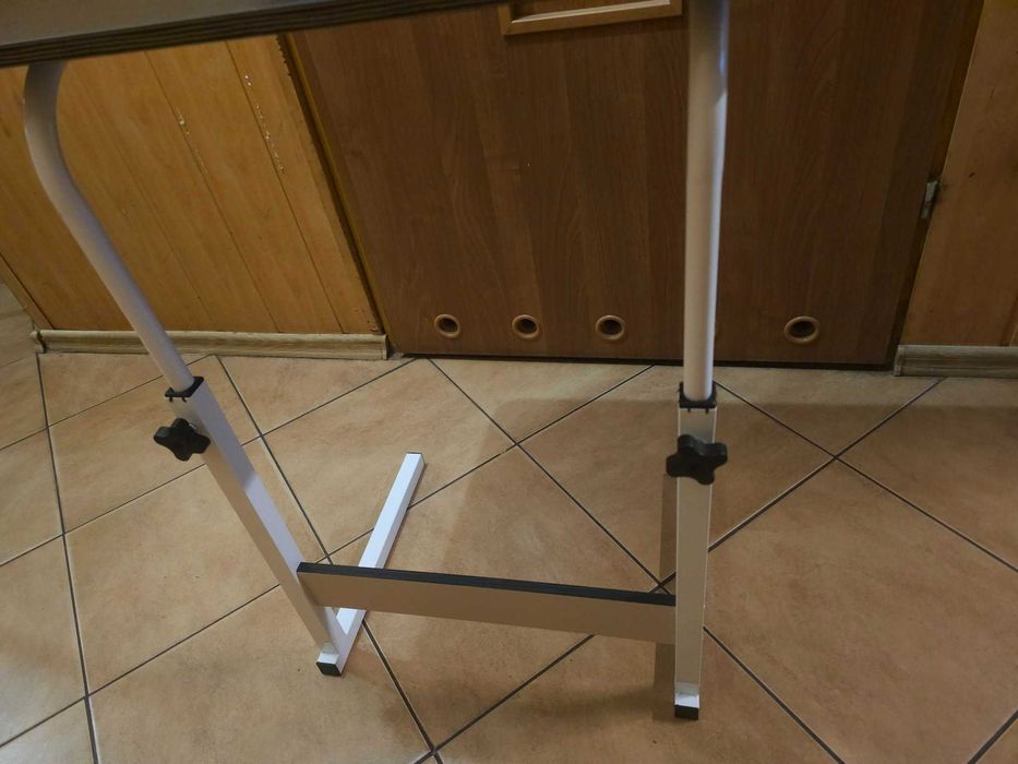 Stolik pod laptop regulowany