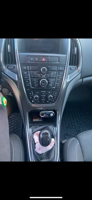 Opel Astra J 1.4 turbo wyposażenie COSMO