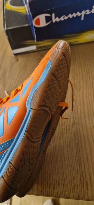 Buty sportowe na halę rozmiar 33