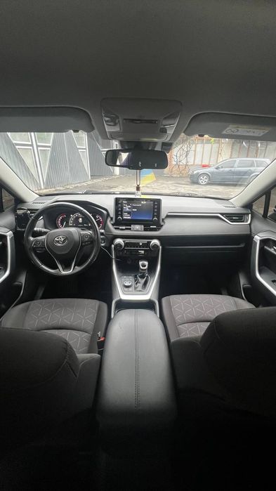 Продам Toyota RAV4 2021 року офіційна