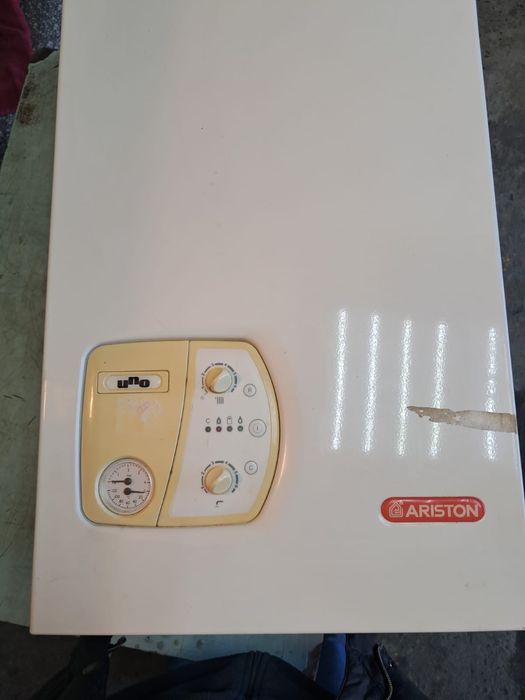 Газовий димохідний котел Ariston