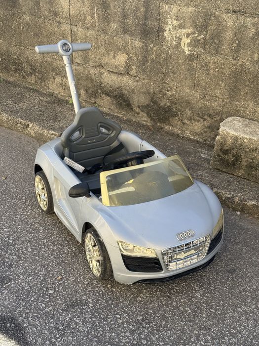 Carrinho criança Audi (LER DESCRIÇÃO)