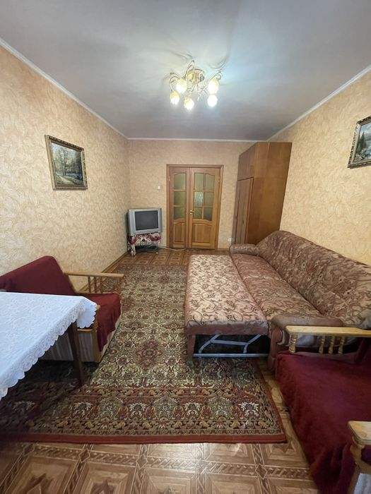 Здам в оренду Велику кімнату в 3-х кімнатній квартирі  біля Велмарту.