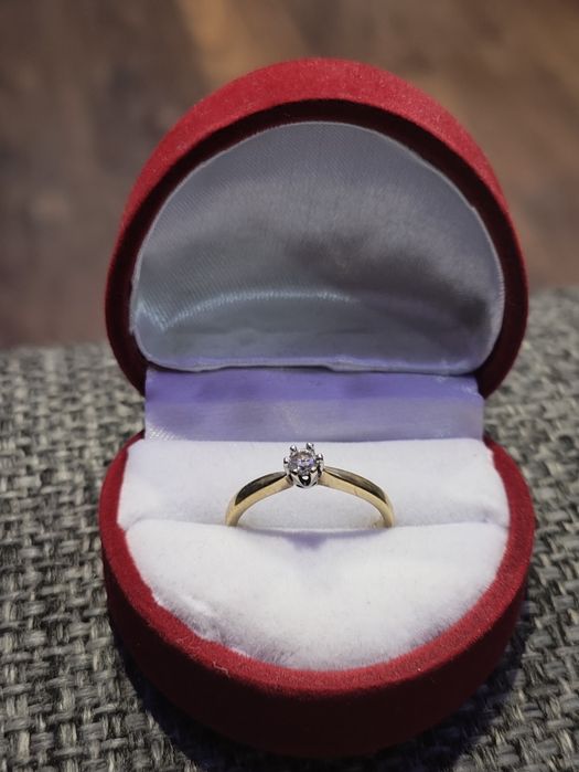 Złoty pierścionek 585 z brylantem 0,10 ct H/SI