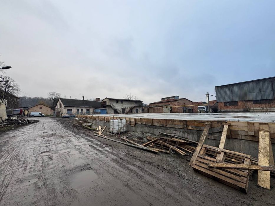 Здається склад новий з рампою 1200 кв