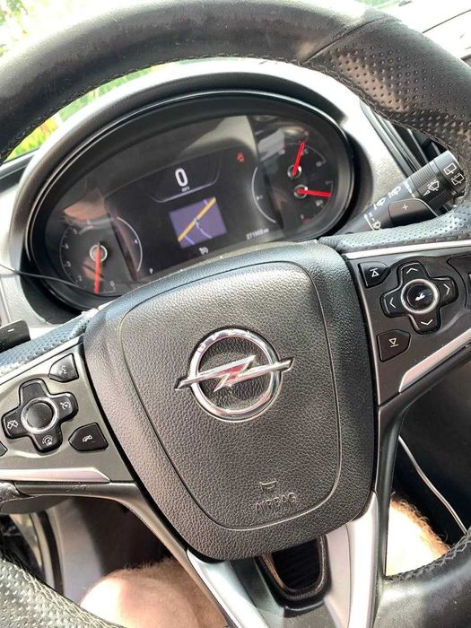 Автомобіль Інсігнія 2013