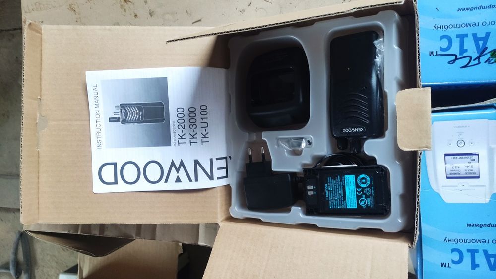портативная радиостанция Kenwood TK-2000.