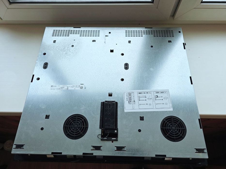 Індукційна варильна поверхня Electrolux EHH46540FK, 60 см (на запчасти