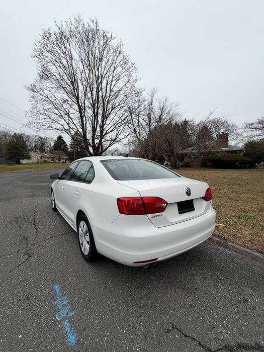 Volkswagen Jetta      2014