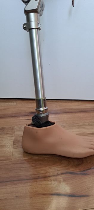 Proteza męska prawego uda