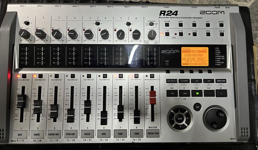 Zoom R24 Gravador digital multipistas,interface, controlador e sampler