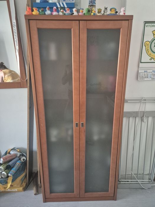 Armario de sala prateleiras de vidro