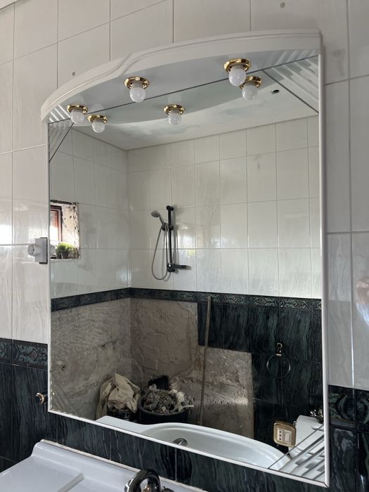 Espelho de casa de banho.