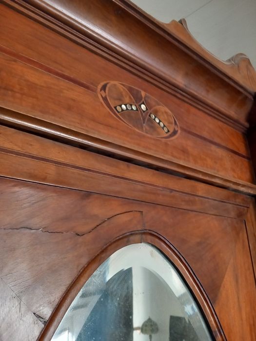 Quarda roupa art nouveau