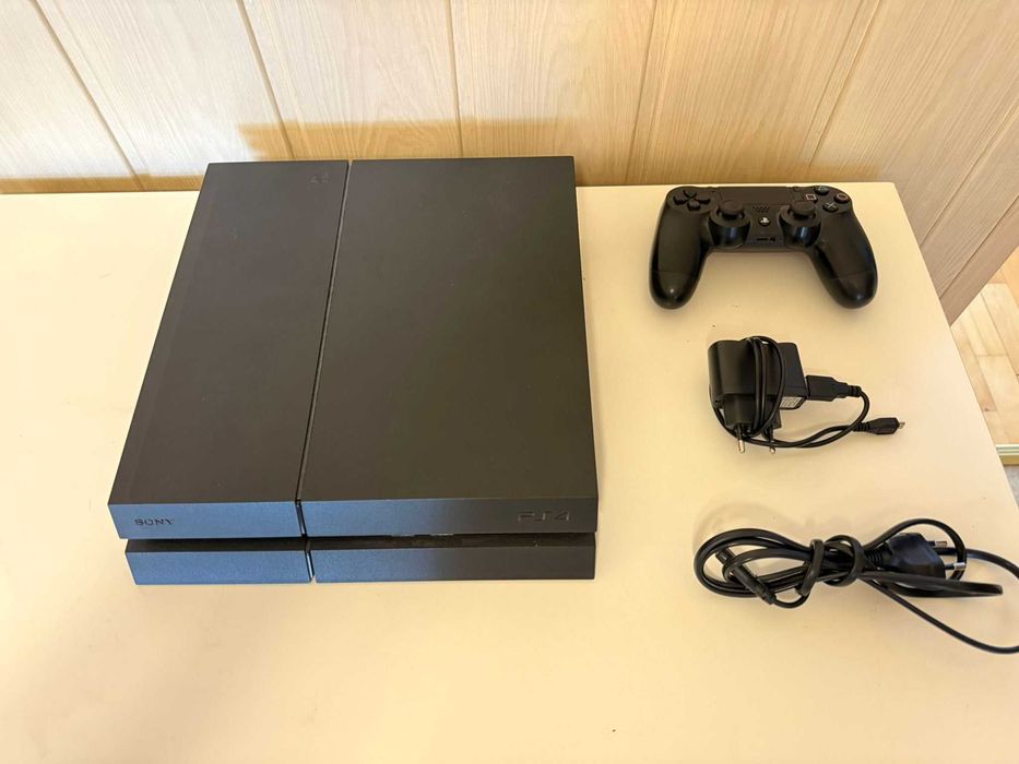 PlayStation 4 (1TB) + Pad,ładowarka,okablowanie