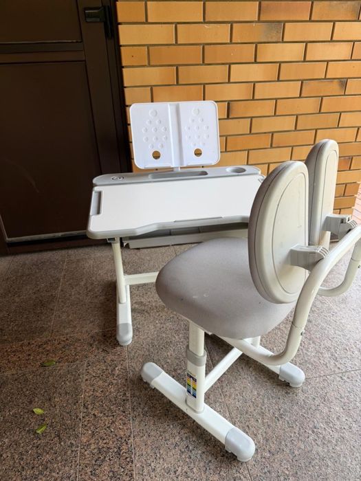 Продам две растущие парты за 2500грн