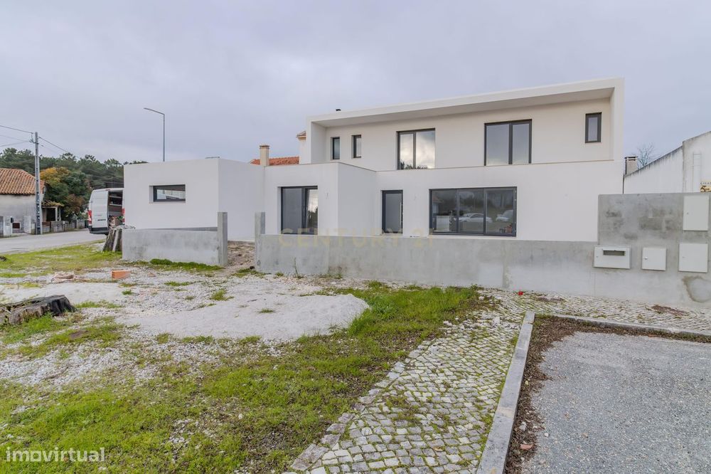Moradia Individual Com Duas Suites