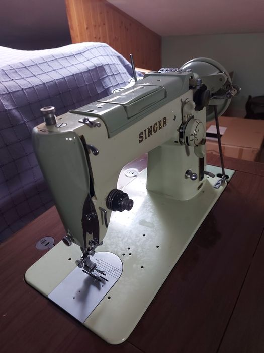 Máquina de costura Singer 319K