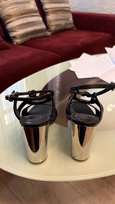 Босоніжки Ferragamo, як нові