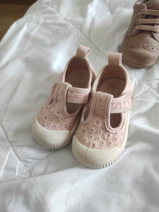 Sapatos de bebe 18 e 19