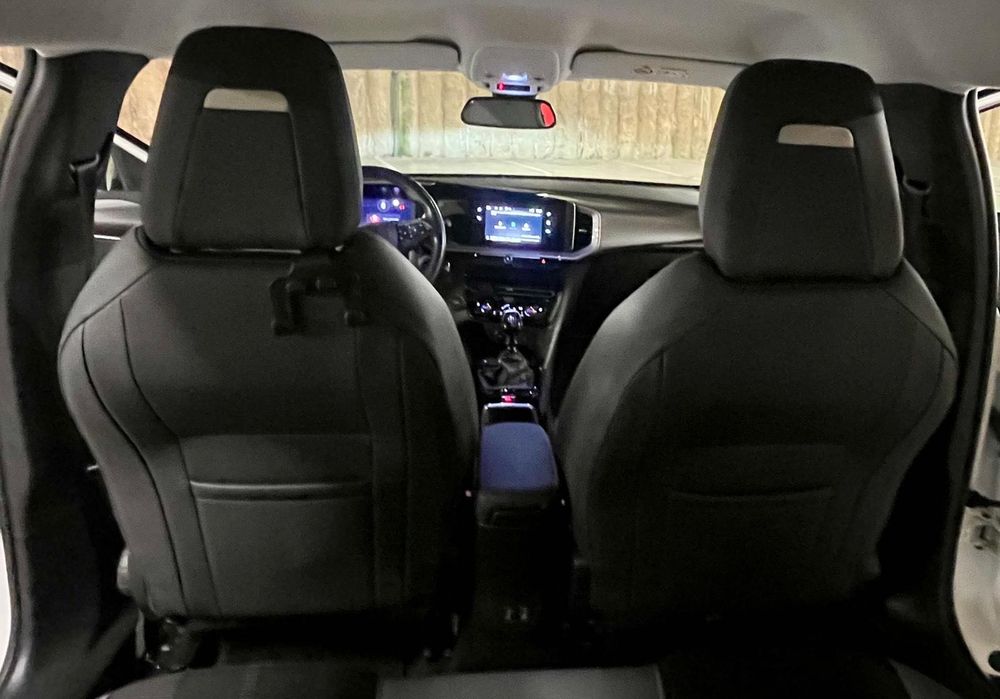Opel Mokka Turbo Elegance, a gasolina, caixa manual, 100 cv, matrícula de julho de 2023.  Viatura nacional, com 49.000 km, segundo proprietário,