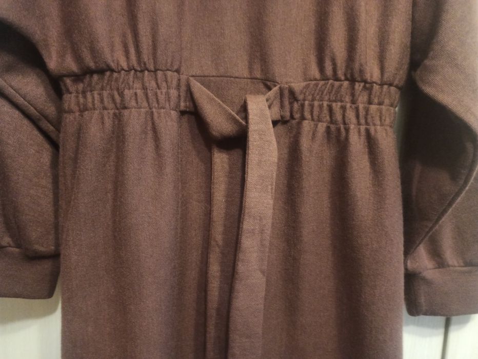 Коричнева (шоколадного кольору) тепла сукня плаття