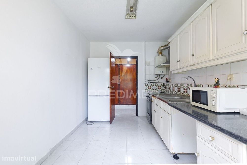 Apartamento T2 na Rua António Aleixo - Quinta do Rouxinol - Miratej...