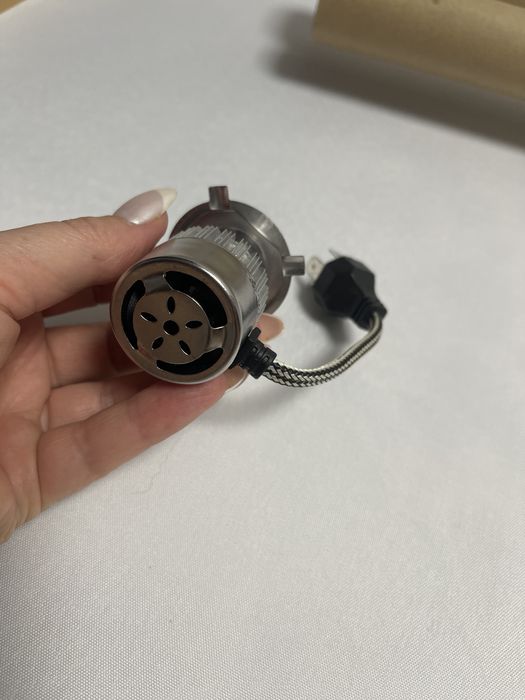 Lâmpada LED H4 C6 3C6B nova