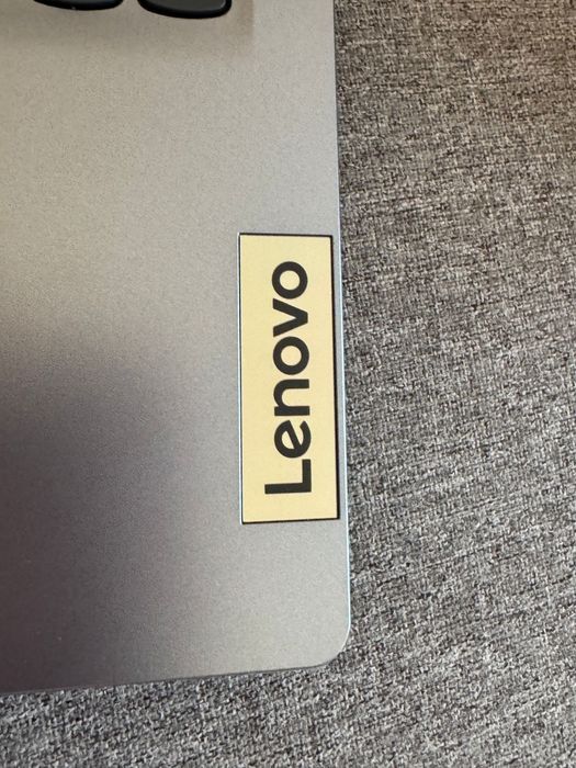 Laptop Lenovo AMD Ryzen 3 7320U + torba gratis