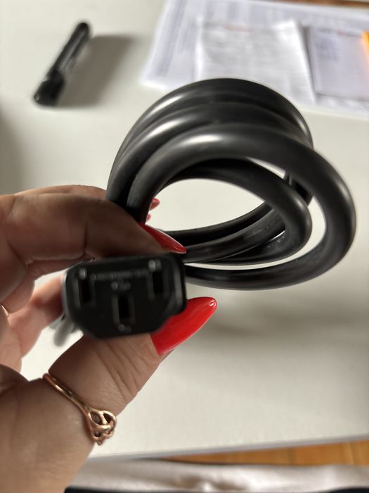 Kabel zasilajacy z wtyczką