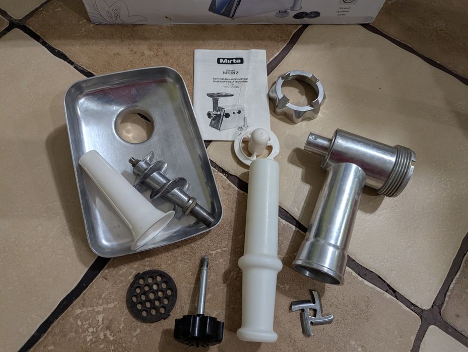 Продам електричну мясорубку Mirta MGR 12