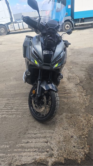 HONDA X ADV R de 2024 com 18000kms como nova
