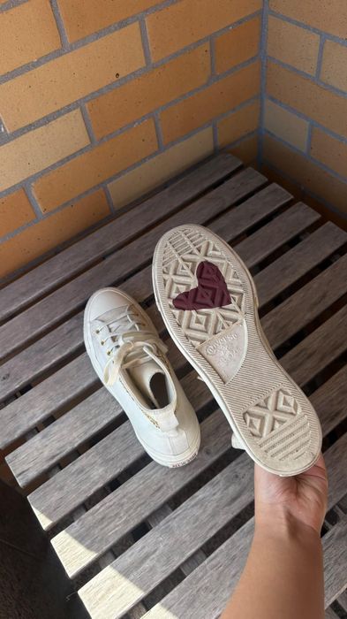 Sapatilhas Converse Chuck Taylor Plataforma Brancas com Corrente Dourada e Coração
