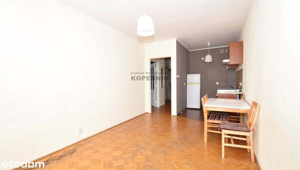 Dwa pokoje, cegła, duży balkon.