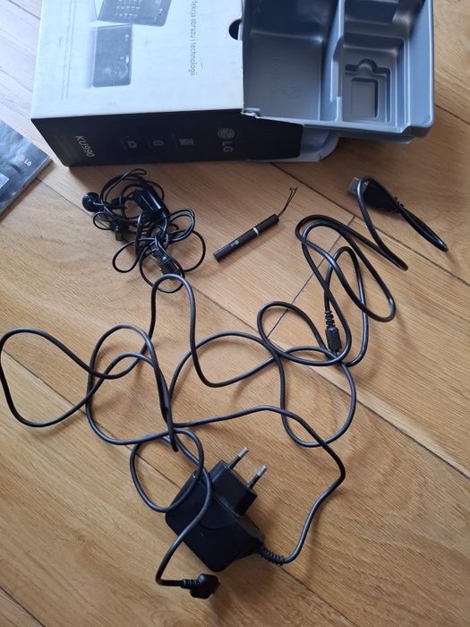 LG KU990 - komplet kolekcjonerski antyk