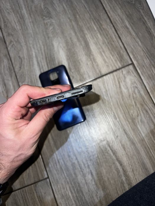Niedziałający Redmi Note 9.