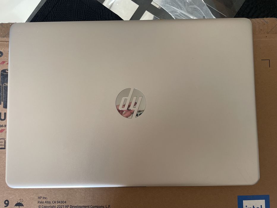 Laptop Lenowo kolor zloty