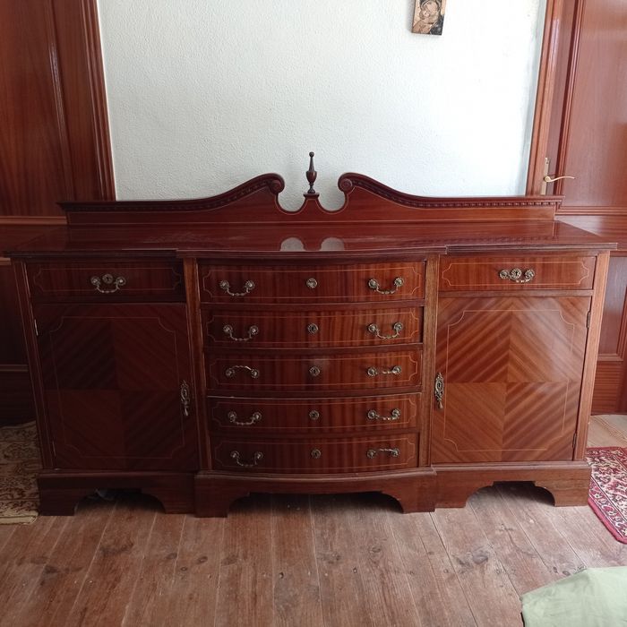 Aparador estilo D. Maria mogno