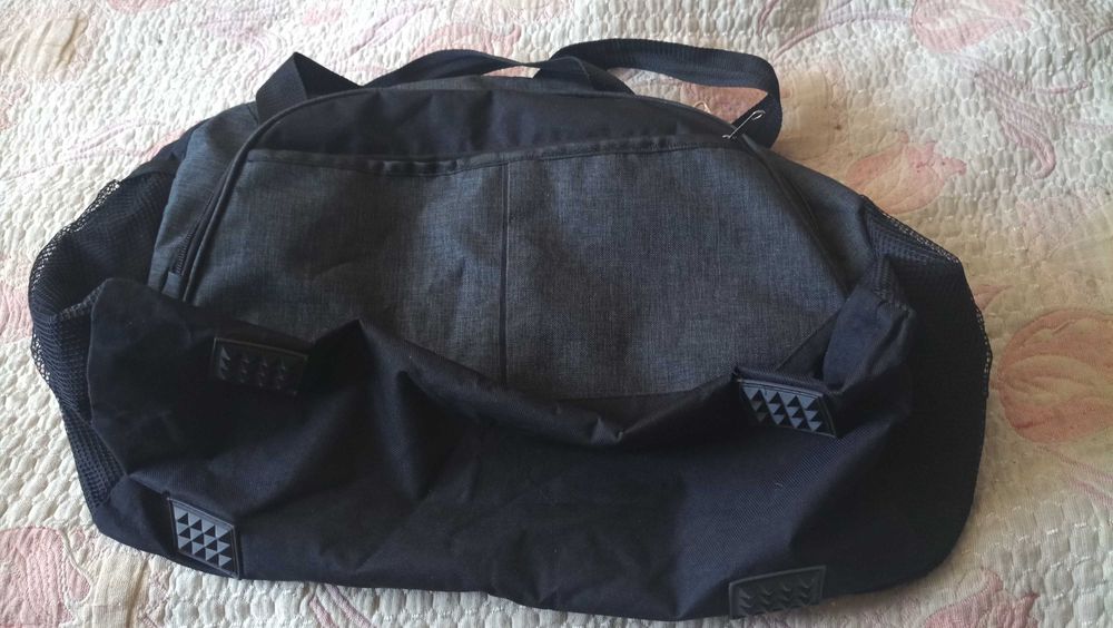 Сумка дорожня середніх розмірів