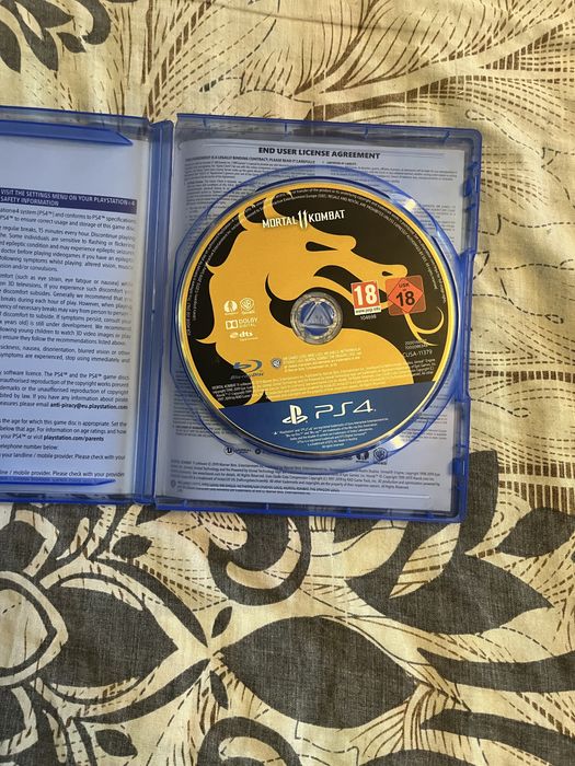 Диск на ps 4 Mortal kombat 11
