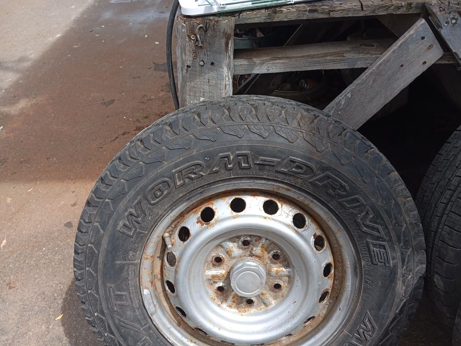 Продам колеса з дисками Mitsubishi L 200