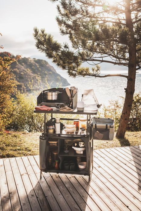 MÓVEL DE COZINHA DE CAMPISMO L, DOBRÁVEL E COM PARA-VENTO